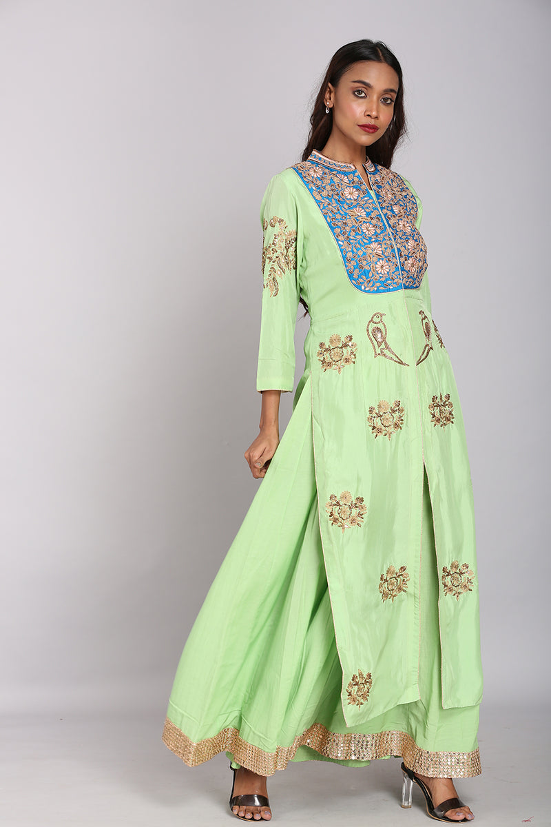 Green kurta set with zari work
