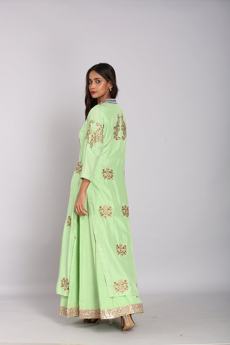 Green kurta set with zari work